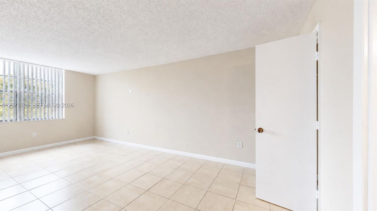 9360 Fontainebleau Blvd, Unit 510, Miami, FL 33172 Photo