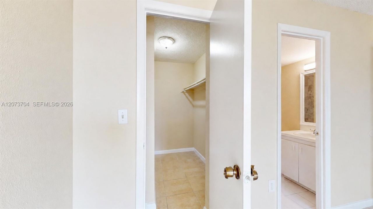 9360 Fontainebleau Blvd, Unit 510, Miami, FL 33172 Photo