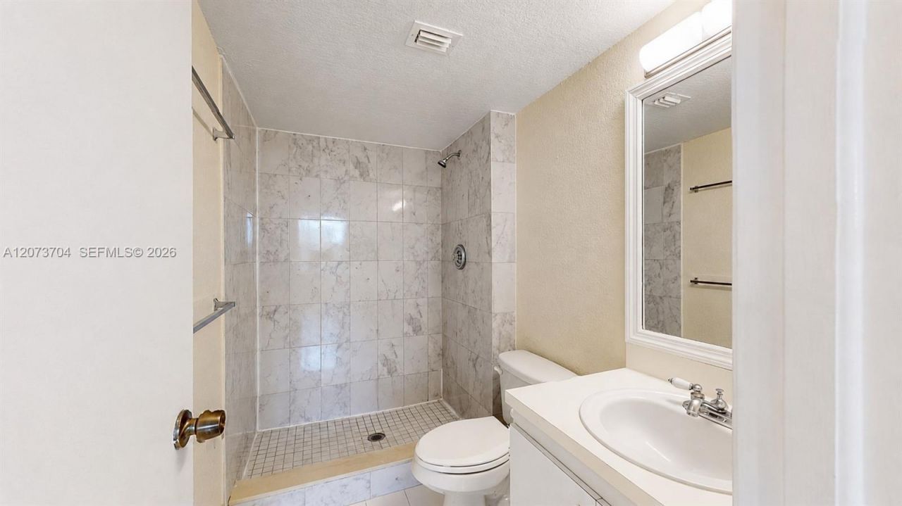 9360 Fontainebleau Blvd, Unit 510, Miami, FL 33172 Photo