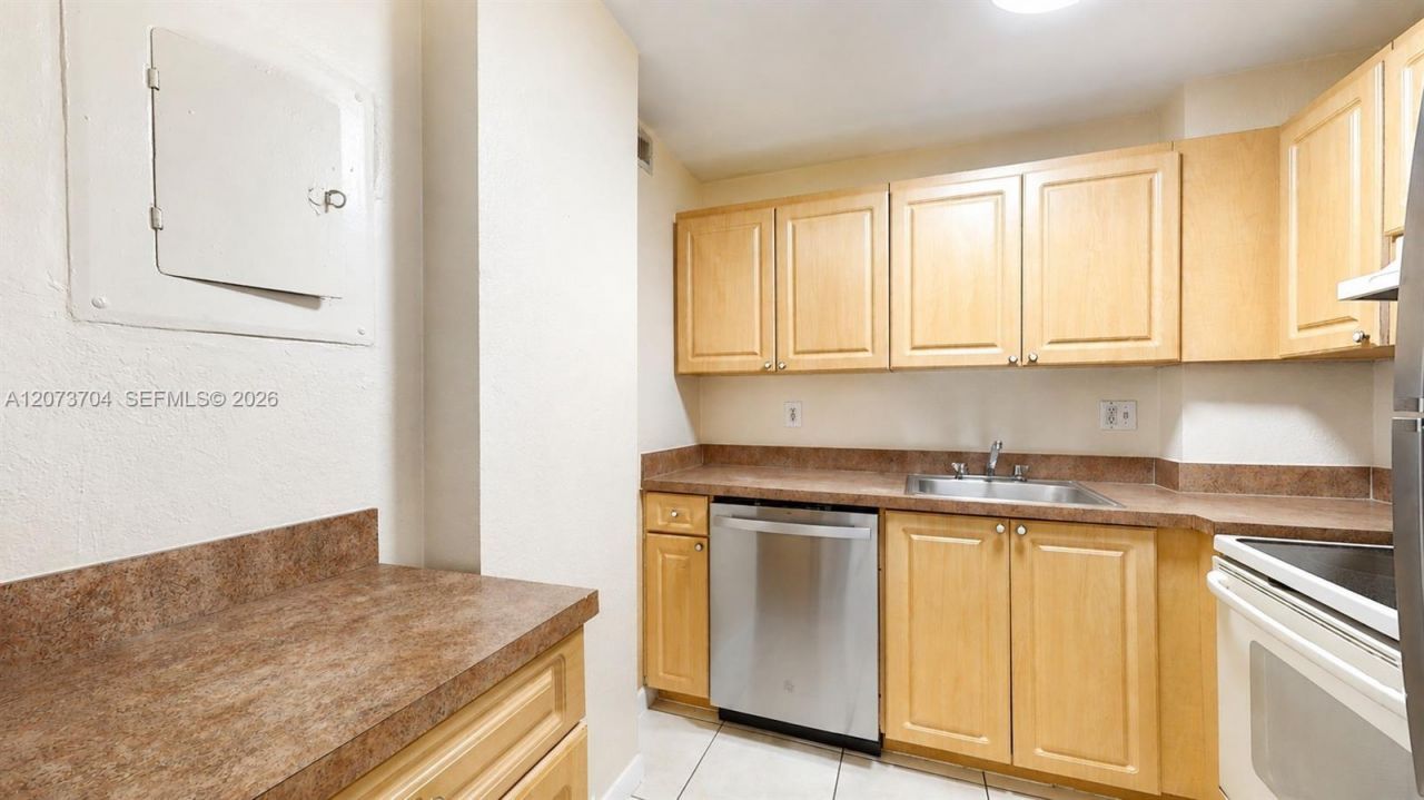 9360 Fontainebleau Blvd, Unit 510, Miami, FL 33172 Photo