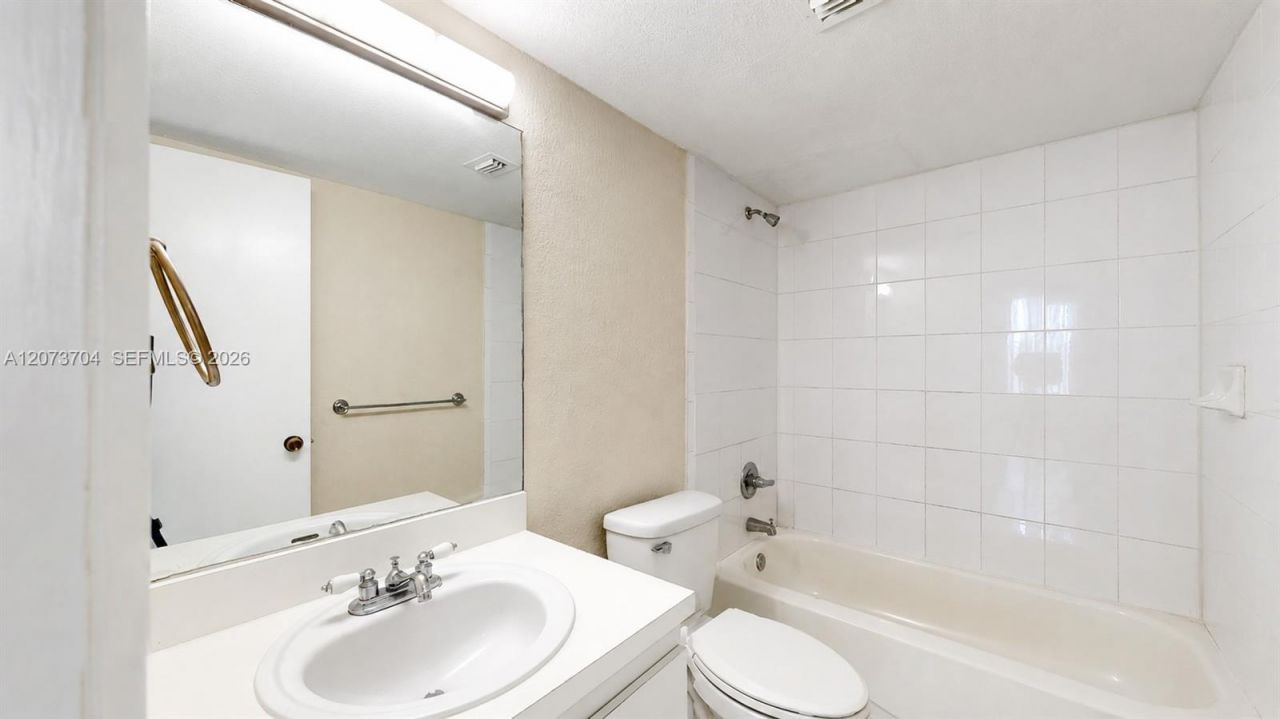 9360 Fontainebleau Blvd, Unit 510, Miami, FL 33172 Photo