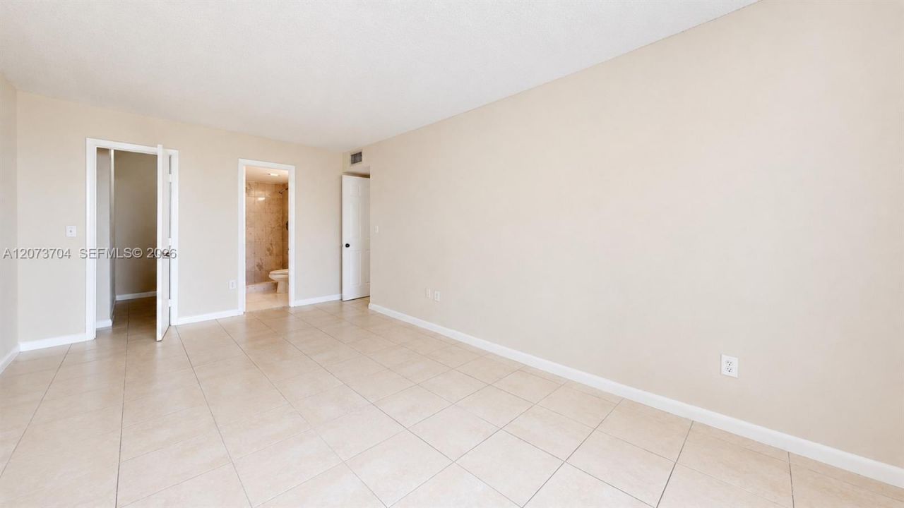 9360 Fontainebleau Blvd, Unit 510, Miami, FL 33172 Photo