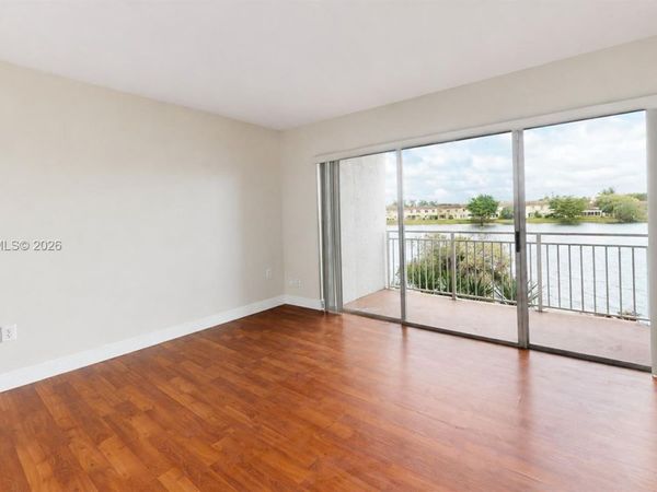 9363 Fontainebleau Blvd, Unit H205, Miami, FL 33172