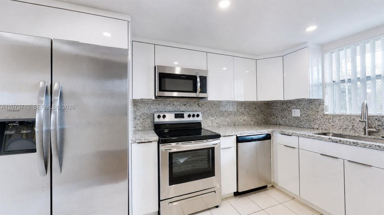 9363 Fontainebleau Blvd, Unit H205, Miami, FL 33172 Photo