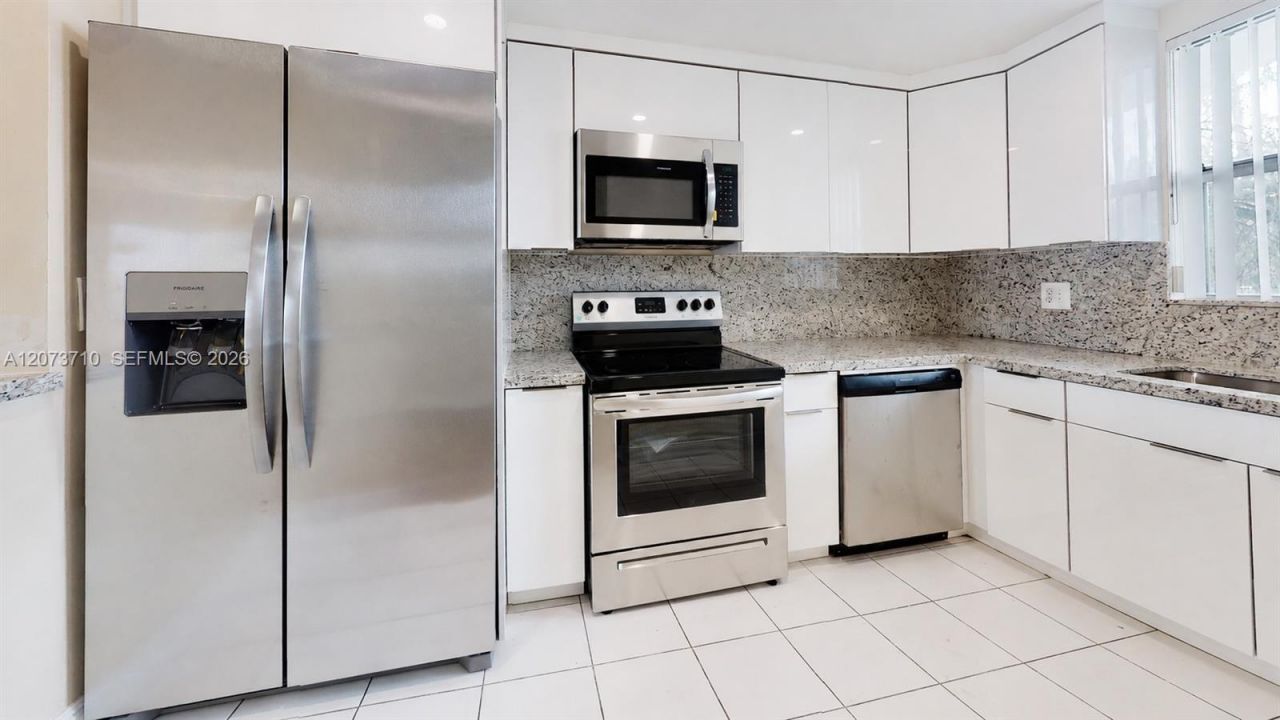9363 Fontainebleau Blvd, Unit H205, Miami, FL 33172 Photo