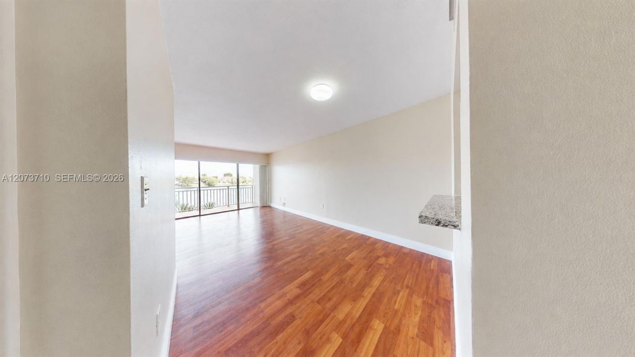 9363 Fontainebleau Blvd, Unit H205, Miami, FL 33172 Photo
