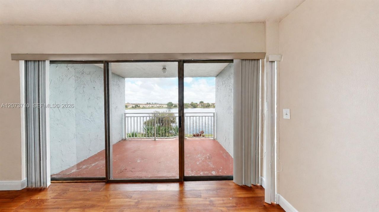 9363 Fontainebleau Blvd, Unit H205, Miami, FL 33172 Photo
