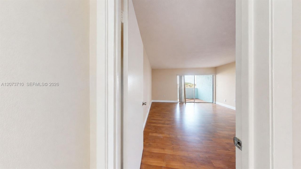9363 Fontainebleau Blvd, Unit H205, Miami, FL 33172 Photo