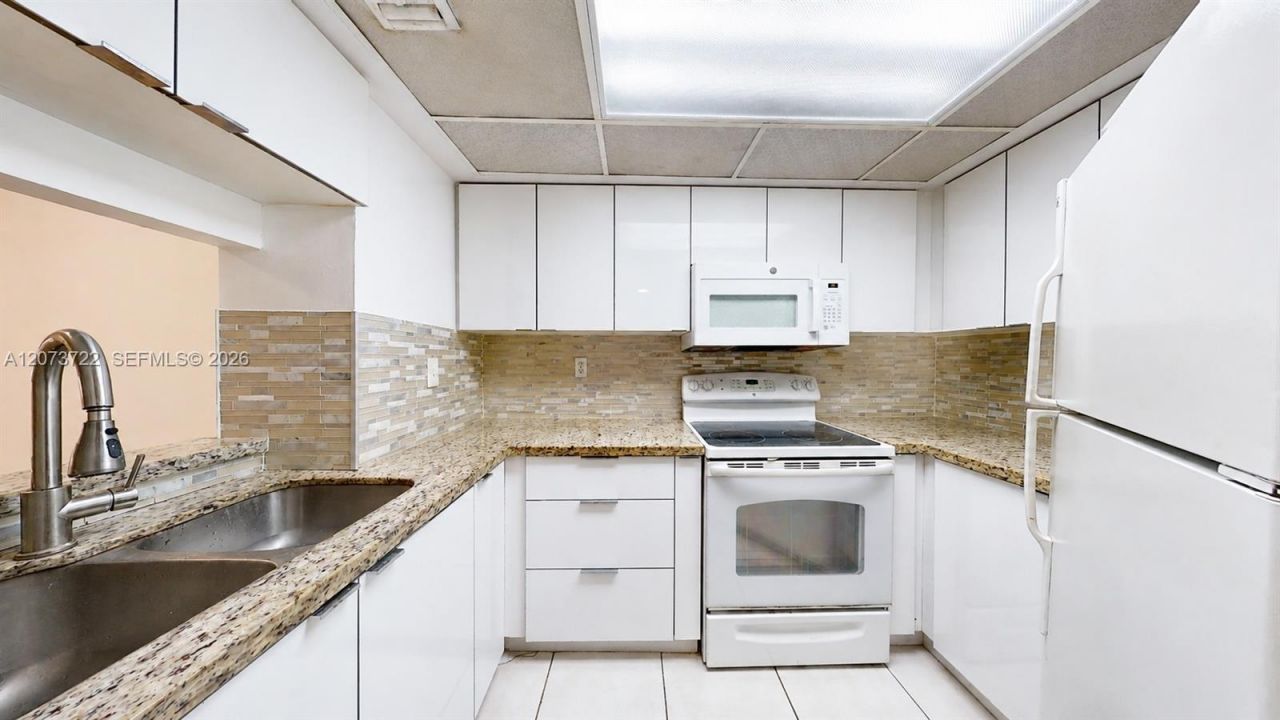 8275 SW 152nd Ave, Unit D-209, Miami, FL 33193 Photo