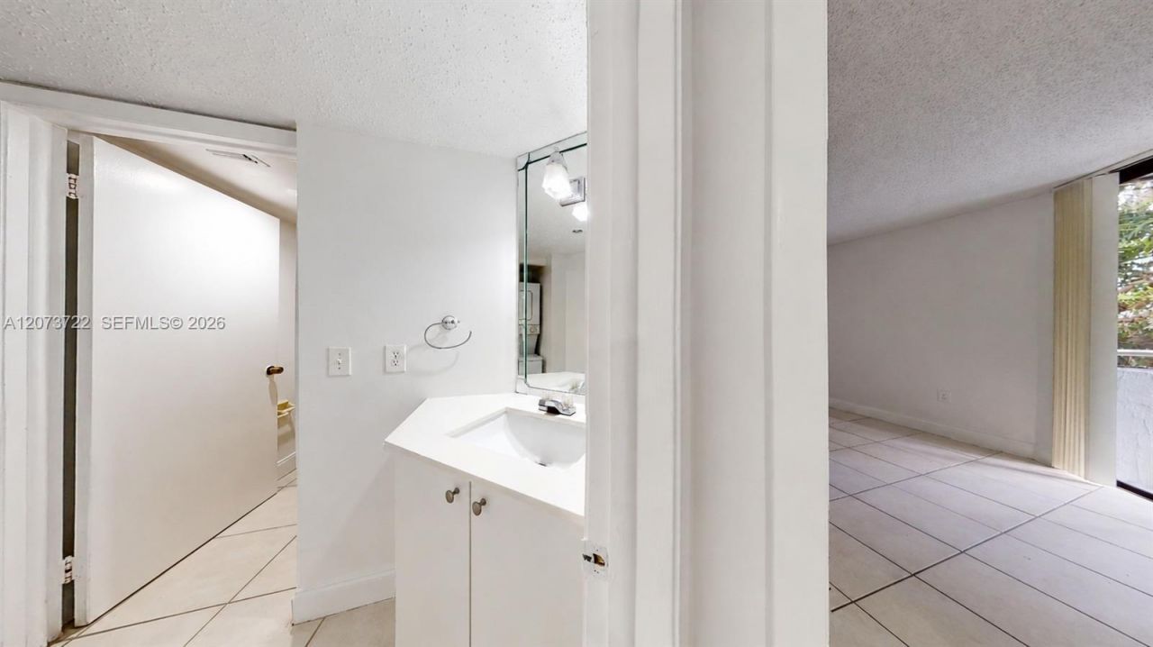 8275 SW 152nd Ave, Unit D-209, Miami, FL 33193 Photo