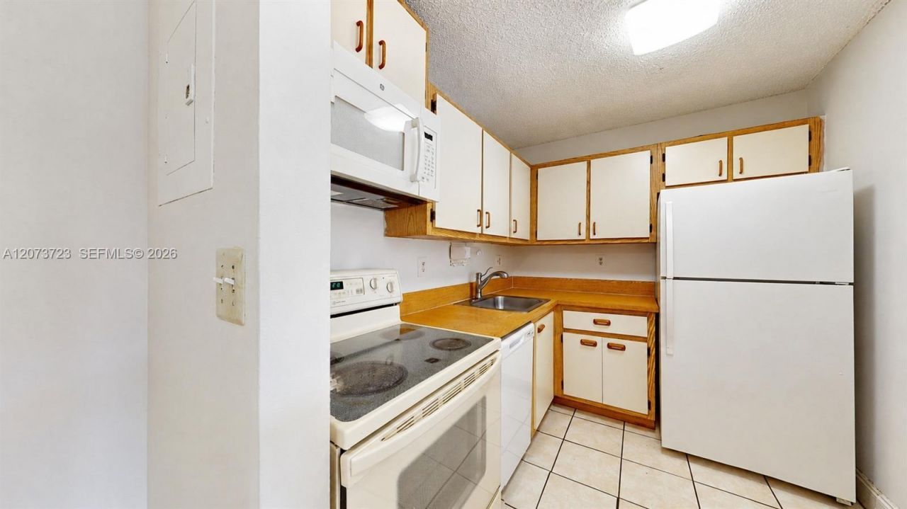 15600 SW 80th St , Unit L-304, Miami, FL 33193 Photo