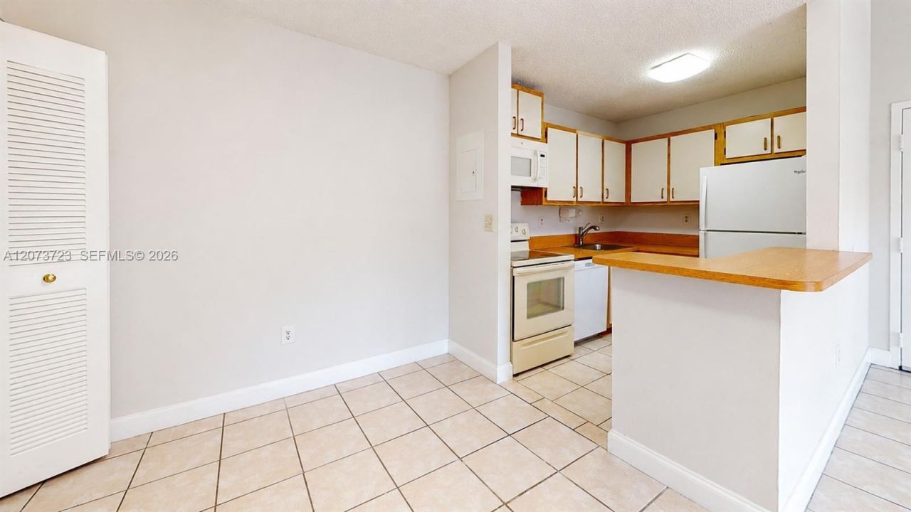 15600 SW 80th St , Unit L-304, Miami, FL 33193 Photo
