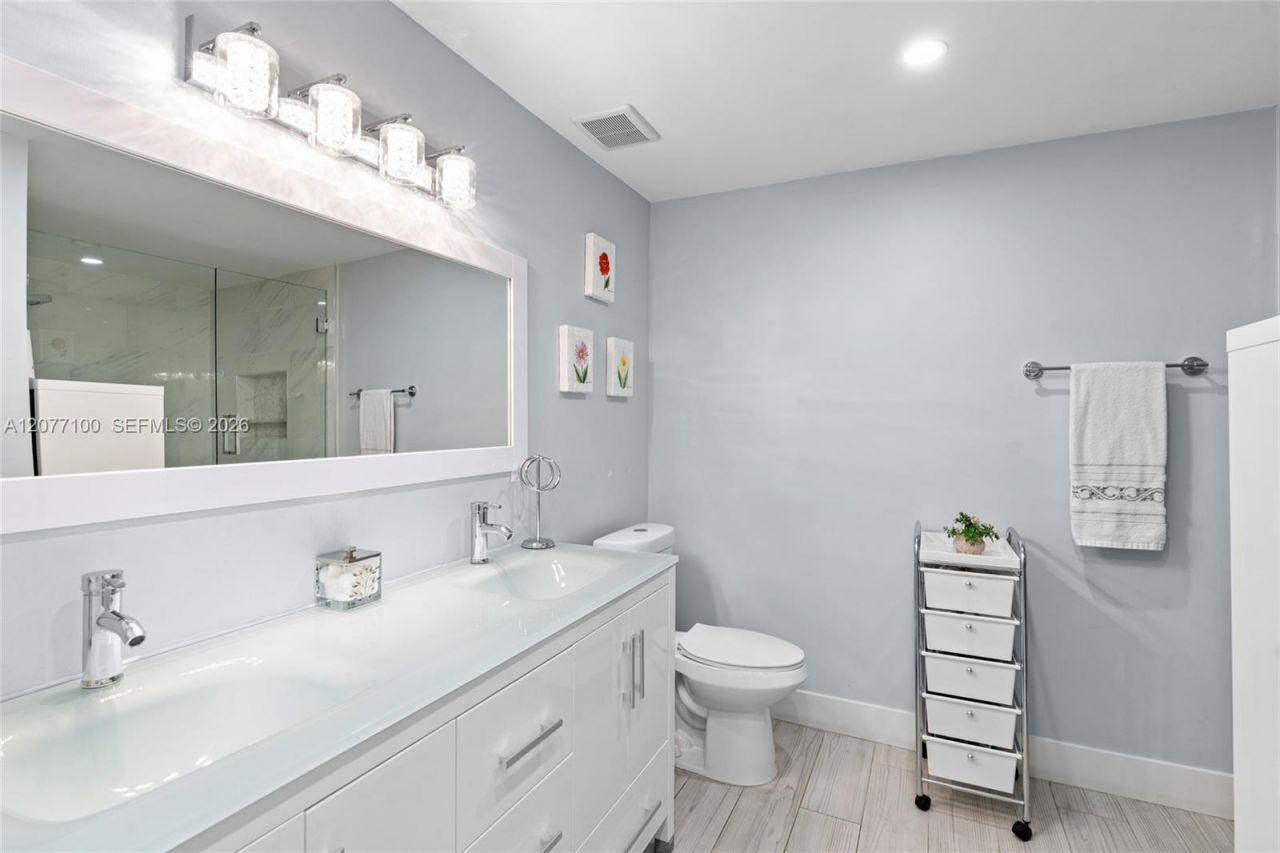 1064 NW 97th Ave , Unit 219, Pembroke Pines, FL 33024 Photo
