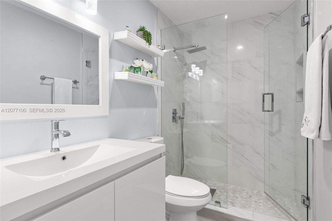 1064 NW 97th Ave , Unit 219, Pembroke Pines, FL 33024 Photo