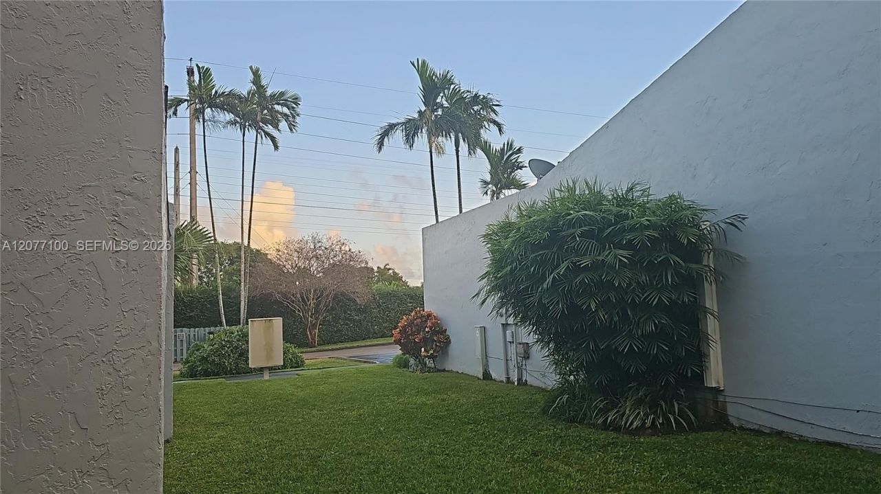 1064 NW 97th Ave , Unit 219, Pembroke Pines, FL 33024 Photo