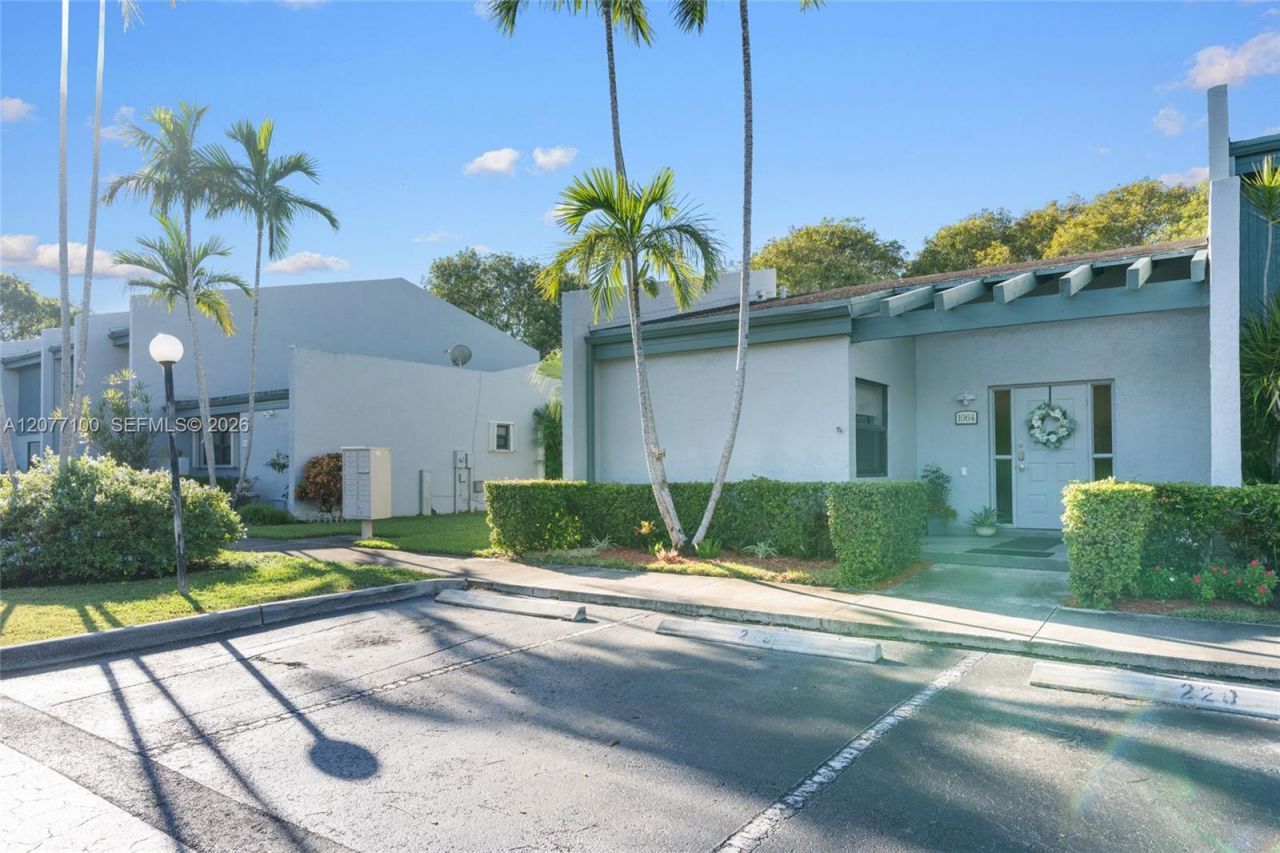 1064 NW 97th Ave , Unit 219, Pembroke Pines, FL 33024 Photo