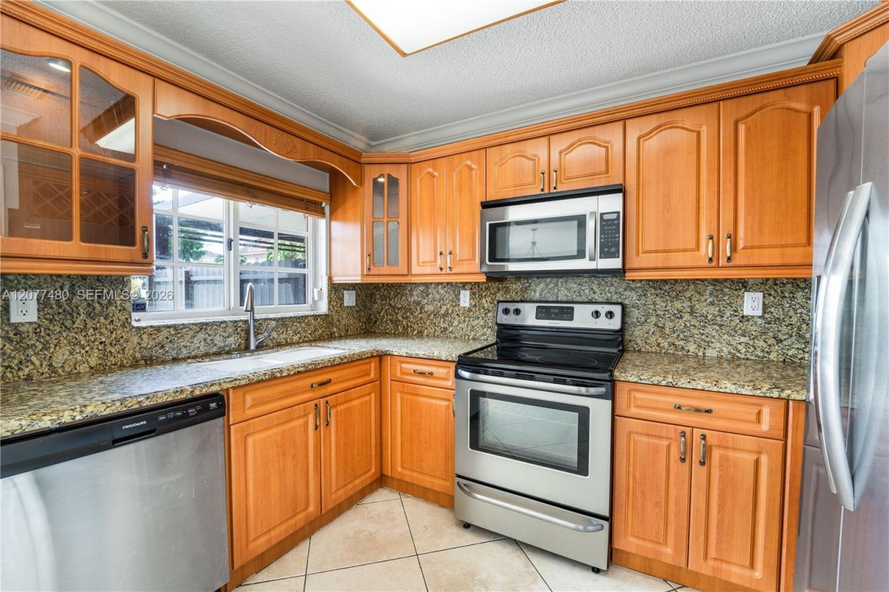15354 SW 36th Ter, Miami, FL 33185 Photo