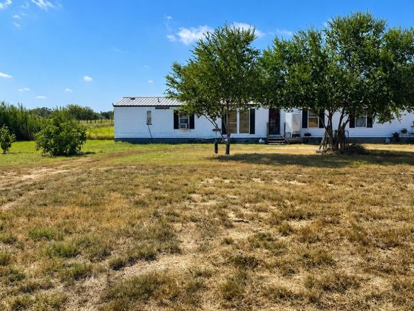 4410 County Road 334, Stockdale, TX 78160