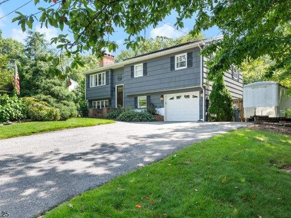 157 Mountain Cir, West Milford, NJ 07480