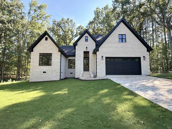 25 CRESCENT LN, Selmer, TN 38375