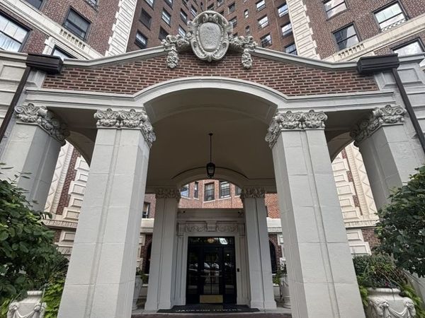 5555 S Everett Avenue, Unit B3-4, Chicago, IL 60637