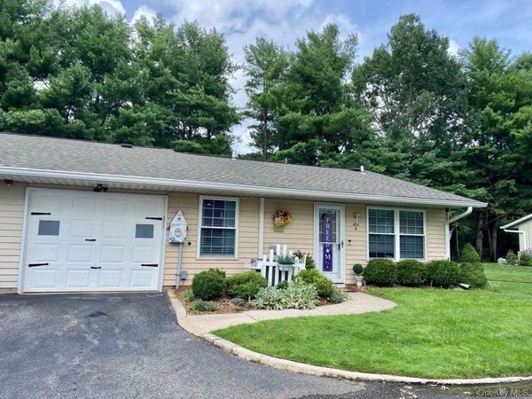 472A Darwen Drive, Ridge, NY 11961