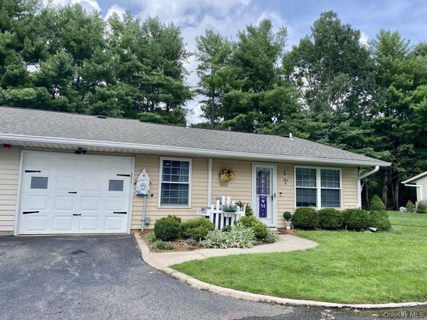 472 Darwen Drive , Ridge, NY 11961