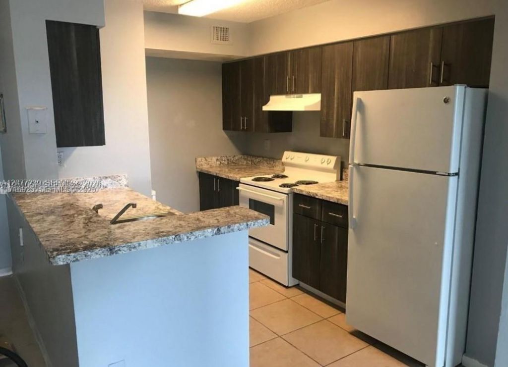 15221 SW 80th St, Unit 306, Miami, FL 33193 Photo