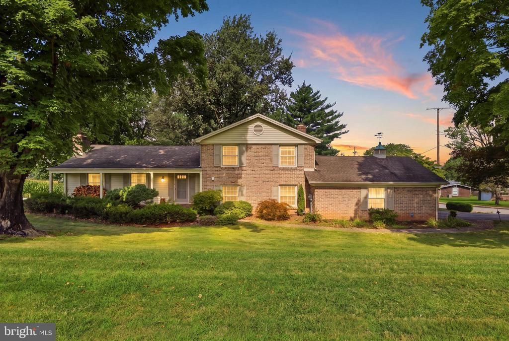 200 S 8TH STREET, MOUNT WOLF, PA 17347