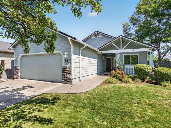 951 Village Circle, Medford, OR 97504