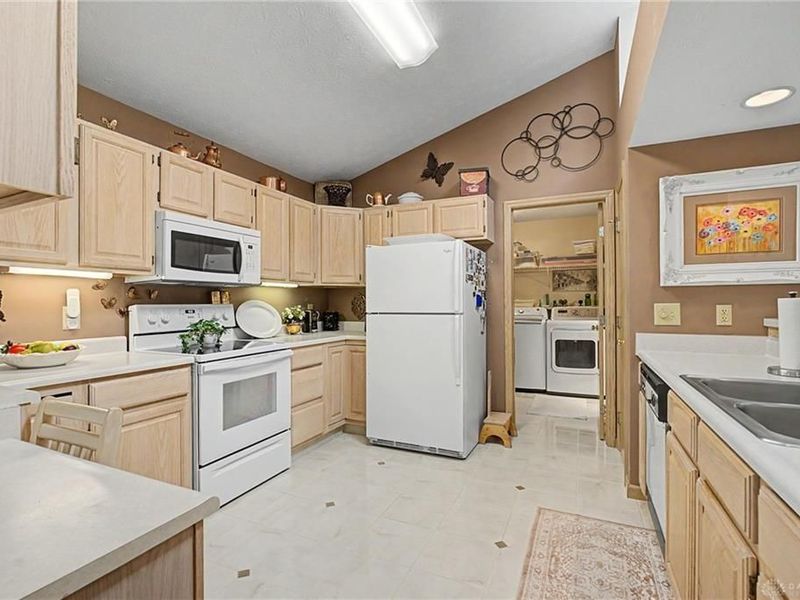 83 Pheasant Run Circle, Springboro, OH 45066 Photo 6