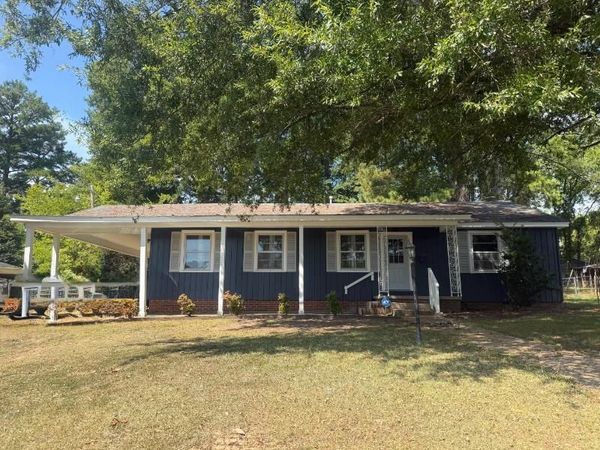 219 Lakeview Dr., Tupelo, MS 38801