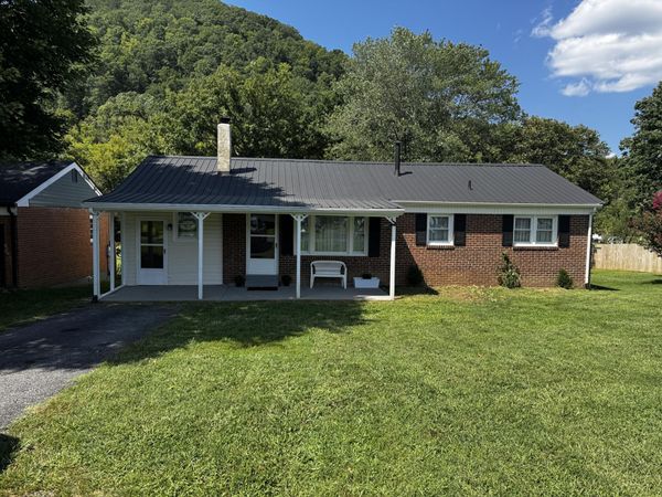 1122 Anderson ST , Glasgow, VA 24555