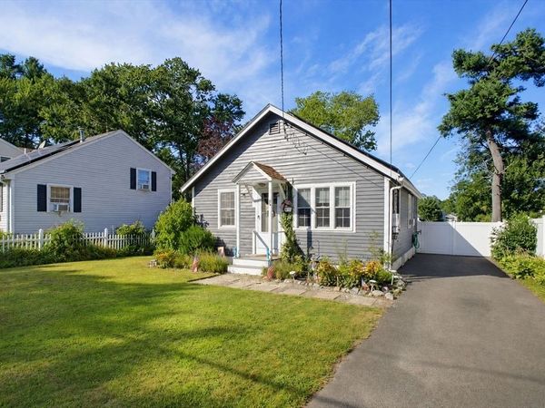 46 W Shore Rd, Holbrook, MA 02343