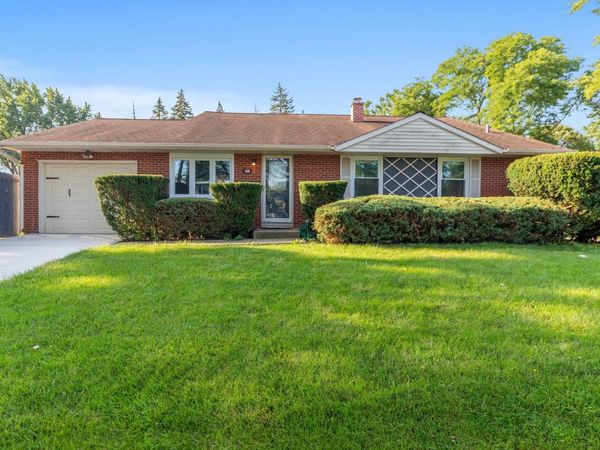 697 Hickory Drive , Buffalo Grove, IL 60089