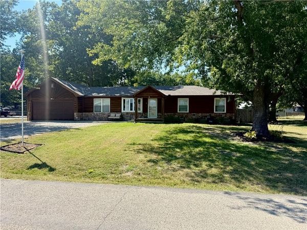 208 Willow Lane, Perry, KS 66073