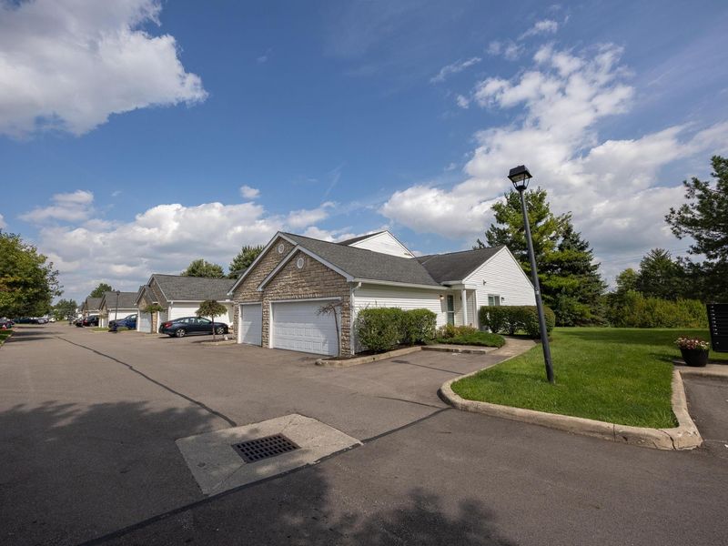 4667 Hobson Drive, Unit 11E, Columbus, OH 43228 Photo 2