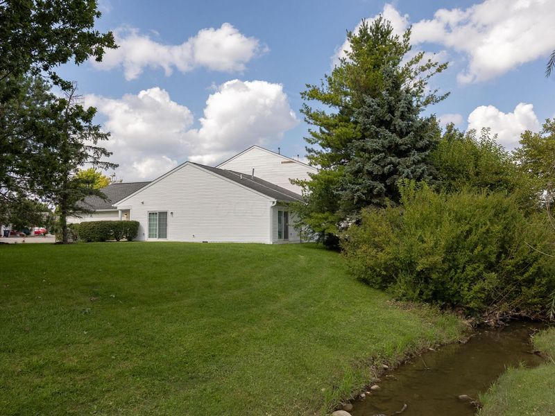 4667 Hobson Drive, Unit 11E, Columbus, OH 43228 Photo 8