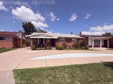 17941 E 13 Mile Road, Fraser, Mi 48026