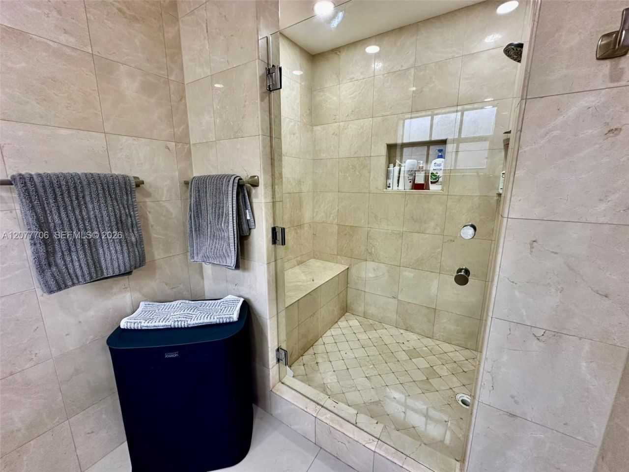 9021 NW 150th Ter, Miami Lakes, FL 33018 Photo