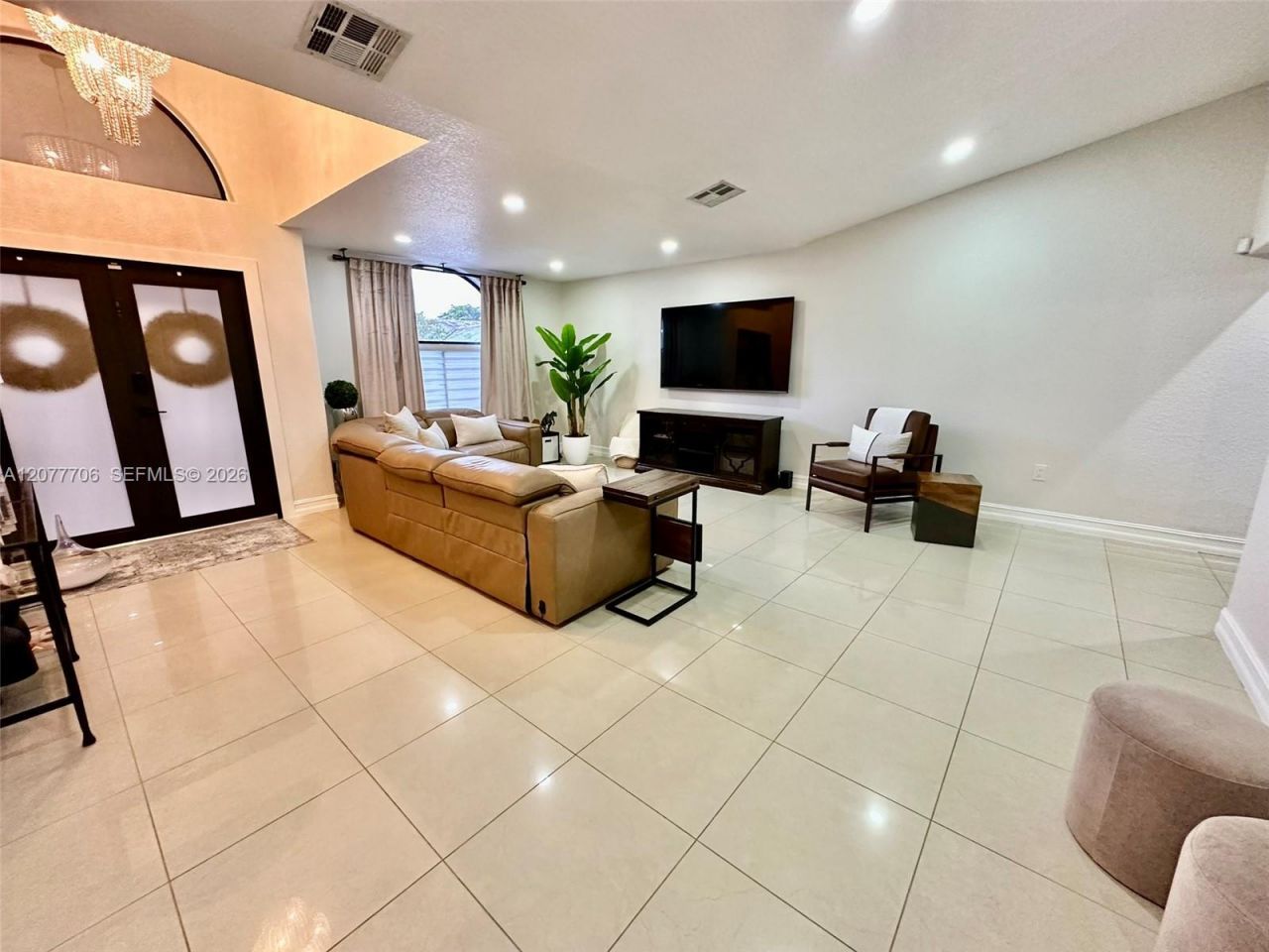 9021 NW 150th Ter, Miami Lakes, FL 33018 Photo