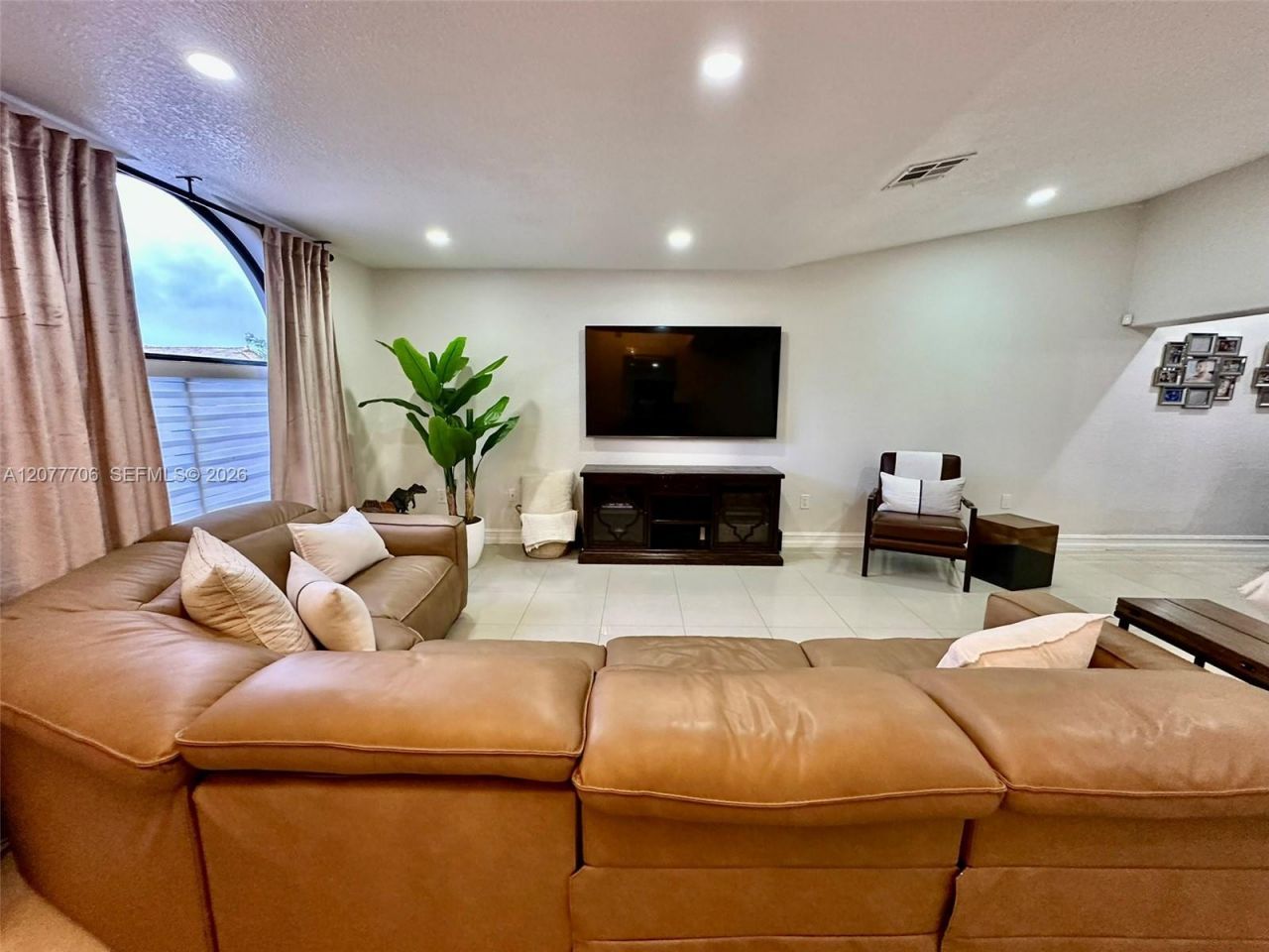 9021 NW 150th Ter, Miami Lakes, FL 33018 Photo