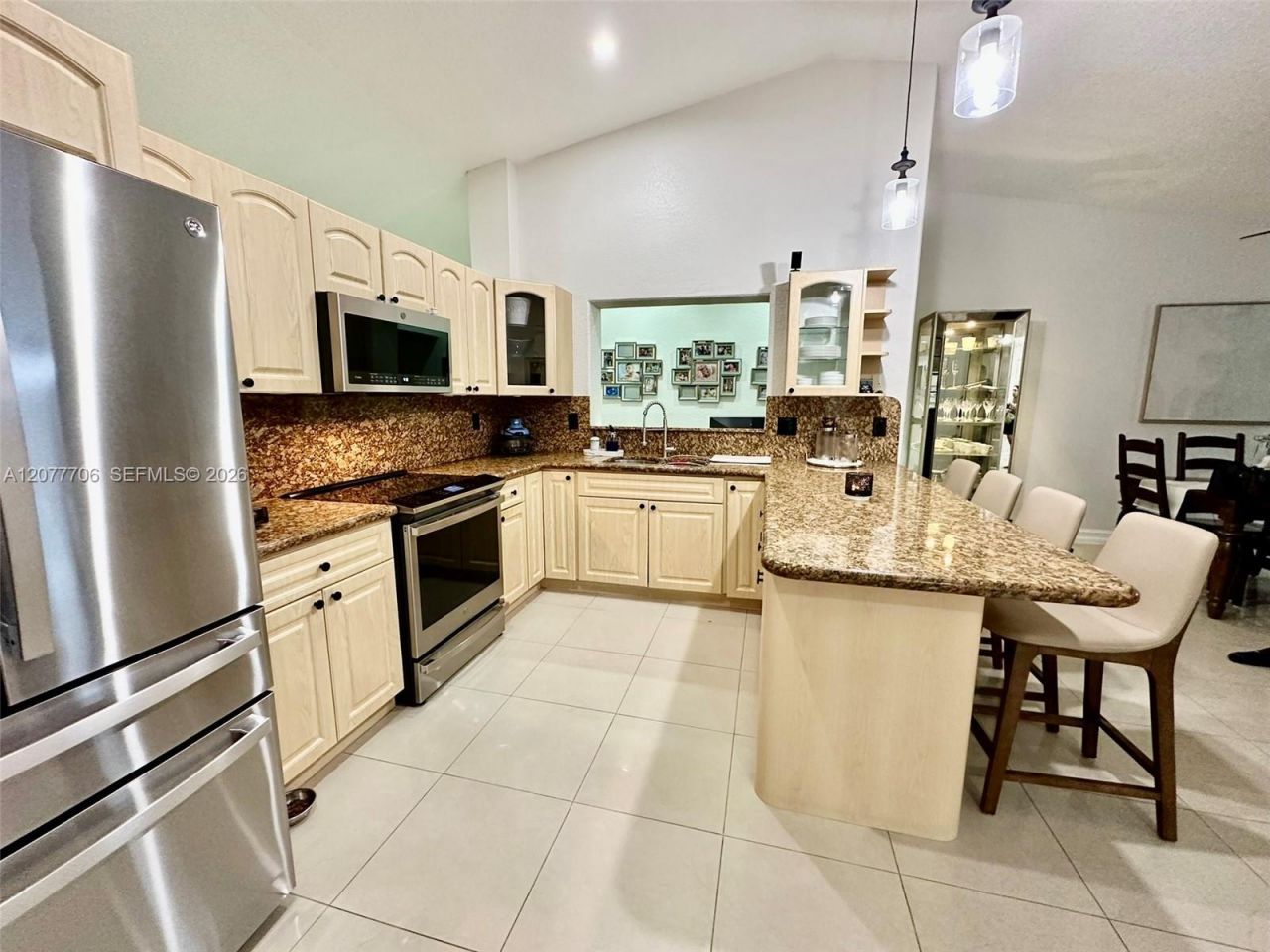 9021 NW 150th Ter, Miami Lakes, FL 33018 Photo