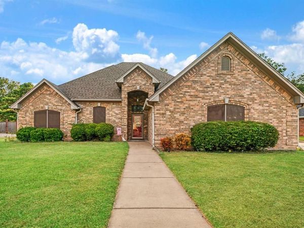 1725 Meadowview Drive, Reno, TX 75462