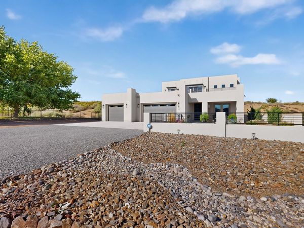 90 Camino De Claudio, Corrales, NM 87048