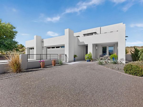 90 Camino De Claudio, Corrales, NM 87048