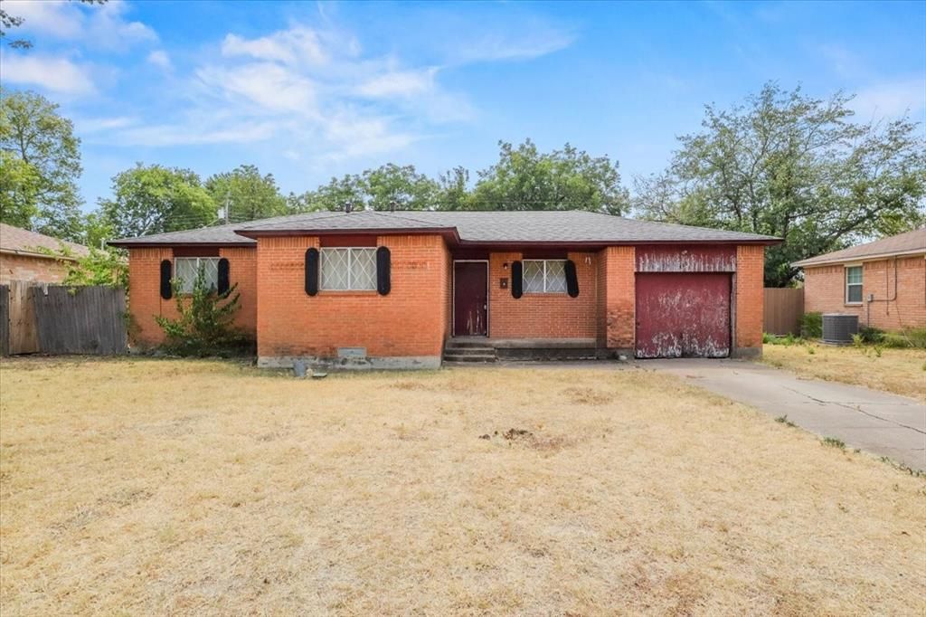 820 Colgate Drive, Lancaster, TX 75134 Main Photo