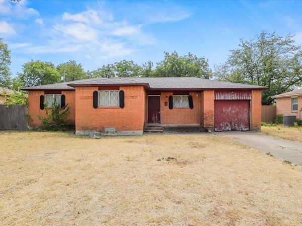 820 Colgate Drive, Lancaster, TX 75134