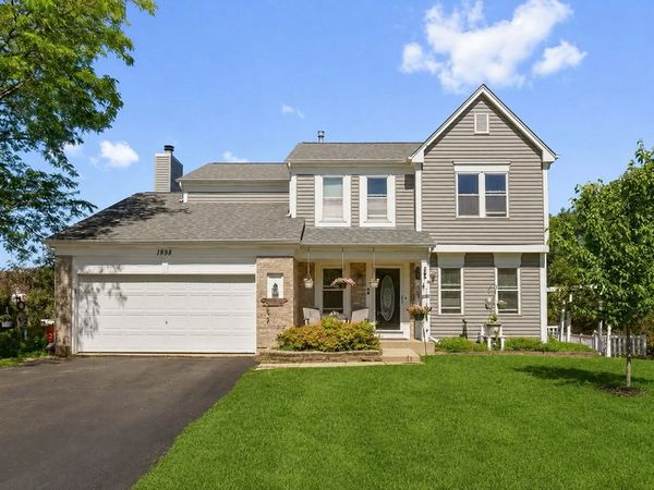 1898 McRae Lane , Mundelein, IL 60060