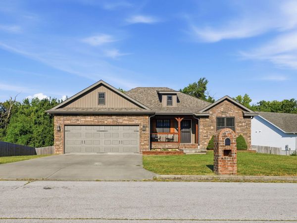 2325 S Mesa Drive , Bolivar, MO 65613